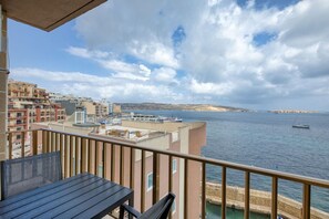 Outdoor dining - 5th floor Seafront Apartment (St. Paul`s Bay)