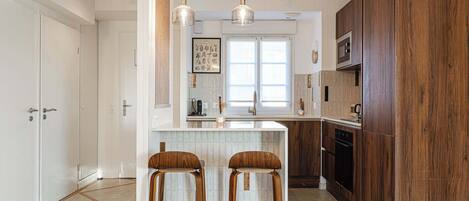 Fridge, microwave, oven, dishwasher