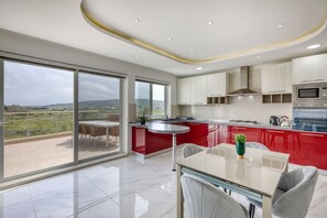 Fridge, microwave, oven, stovetop - Sunny and stylish penthouse (L-Imġarr)
