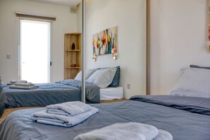 Fer et planche à repasser, Wi-Fi, literie fournie