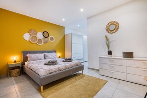 3 bedrooms, desk, iron/ironing board, WiFi