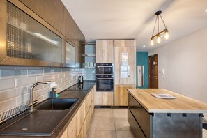 Frigorifero, microonde, forno, lavastoviglie