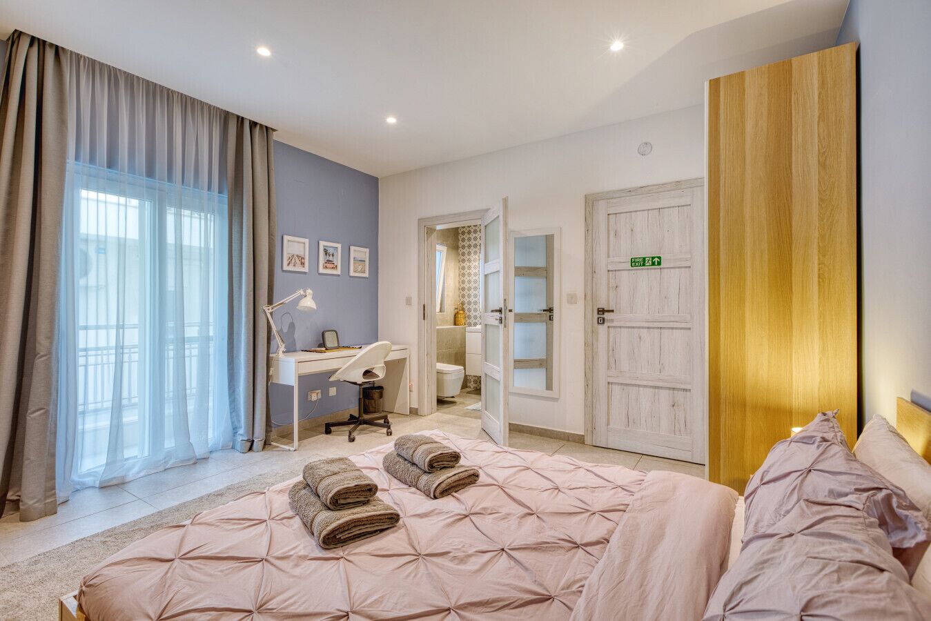 3 bedrooms, desk, iron/ironing board, WiFi