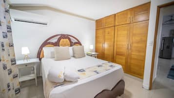1 chambre, coffres-forts dans les chambres, fer et planche à repasser