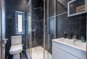 Hair dryer, towels - The Fives Apartment - St Julians (St. Julian`s)