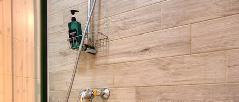 Haartrockner, Handtücher, Toilettenpapier