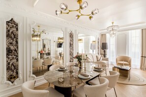 Living area - Merveil Luxury Suite - Louvre Aboukir IX (Paris)