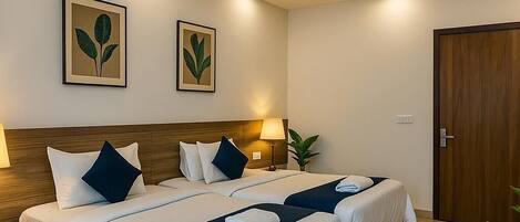 Standard Triple Room | Desk, laptop workspace, free WiFi