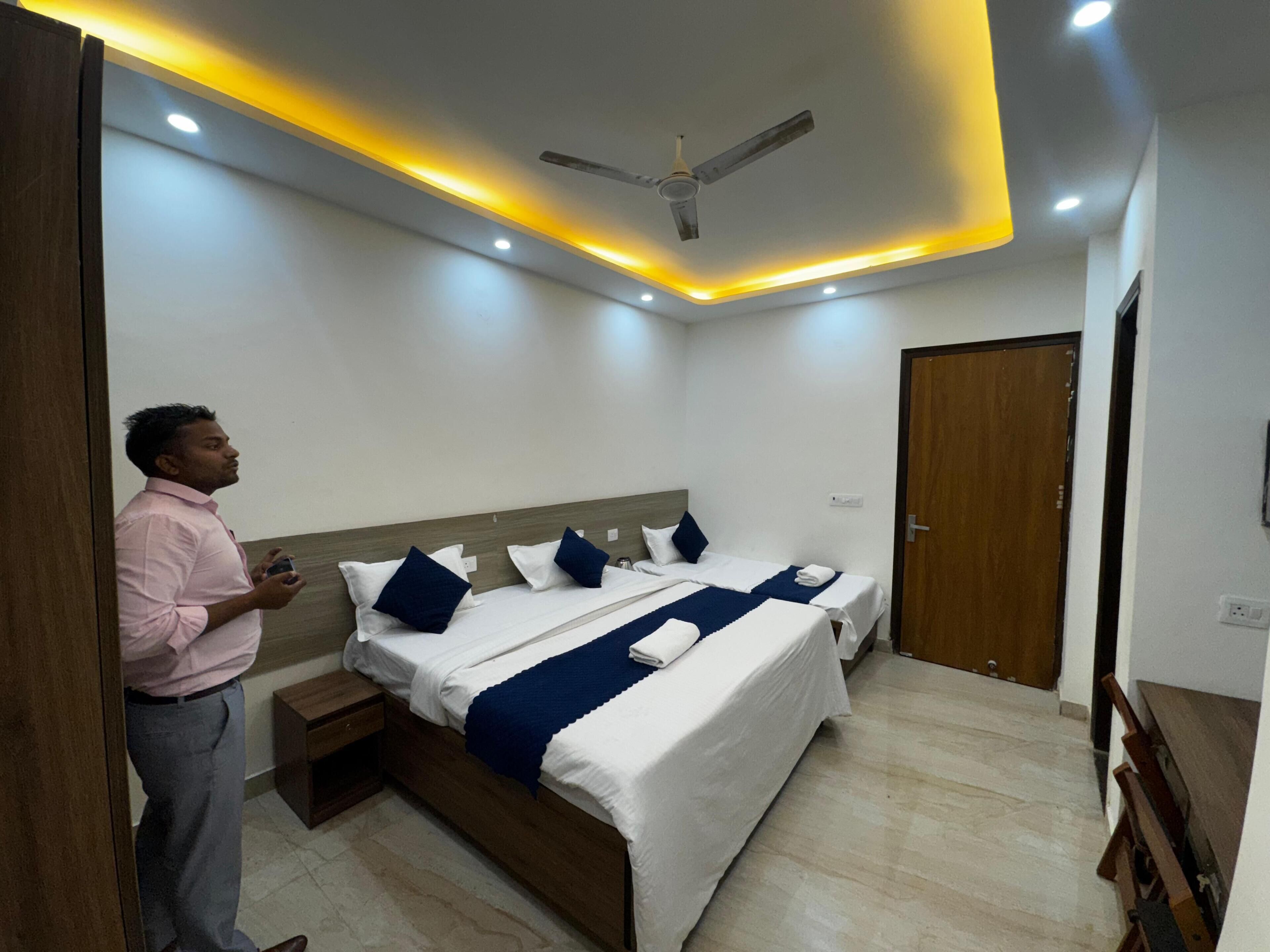 Standard Triple Room | Desk, laptop workspace, free WiFi