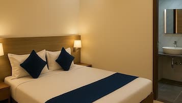 Doppel- oder Zweibettzimmer | Schreibtisch, laptopgeeigneter Arbeitsplatz, kostenloses WLAN