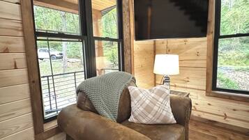 TV connectée, jeux vidéo, baby-foot, chaßne hi-fi