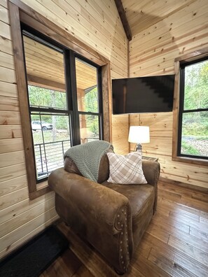 Smart-TV, videospill, fotballspill og stereoanlegg