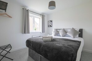 Exterior - The Haven Modern 4-bed Home With Garden (Cardiff)