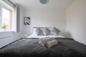 Exterior - The Haven Modern 4-bed Home With Garden (Cardiff)
