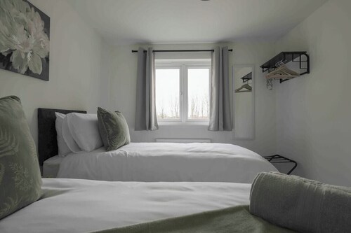 The Haven Modern 4-bed Home With Garden