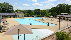 Unclassified image, 3 of 64, button - Edge of Paradise-no steps,GREAT LAKE VIEW-fish, golf, pools, tennis, pickleball (Branson)