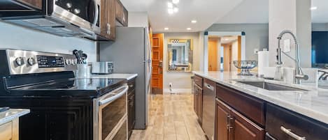 Frigorífico, microondas y lavavajillas