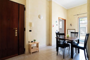 Appartamento, 2 camere da letto | Area soggiorno | TV 30 pollici con canali satellitari