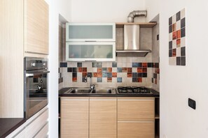 Departamento, 2 habitaciones | Cocina privada | Cafetera de espresso, cafetera y tetera y tetera eléctrica 