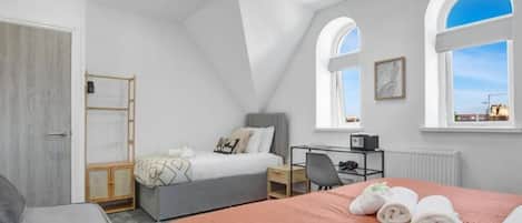 Apartment (Cardiff City Base – Modern 2-Bed Ap) | 2 bedrooms, free WiFi