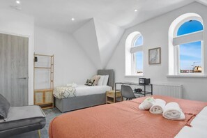 Apartment (Cardiff City Base – Modern 2-Bed Ap)