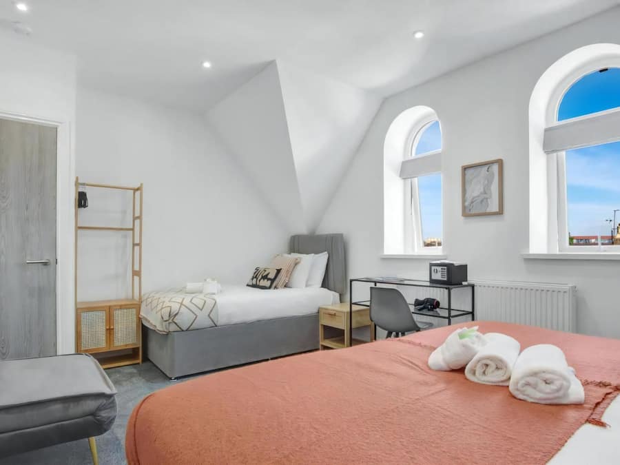 Apartment (Cardiff City Base – Modern 2-Bed Ap) | 2 bedrooms, free WiFi