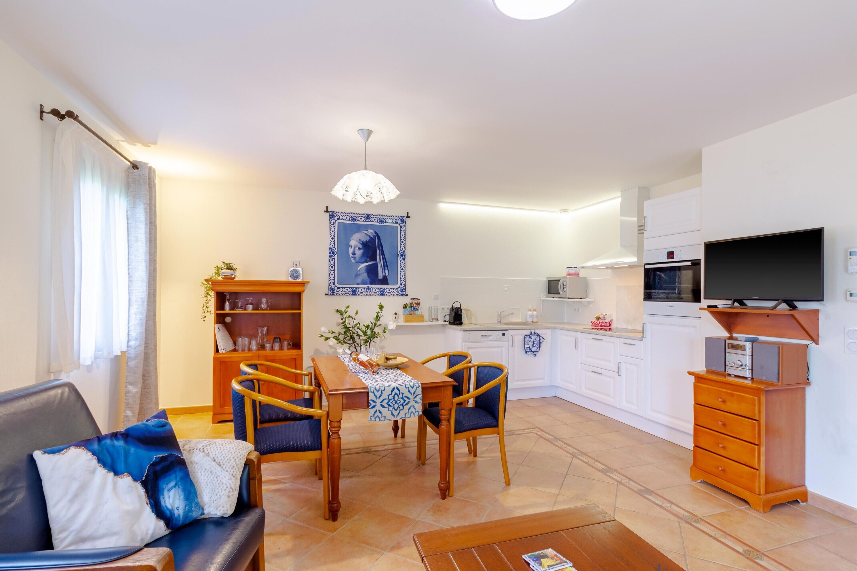 TV, fireplace, ping pong, stereo