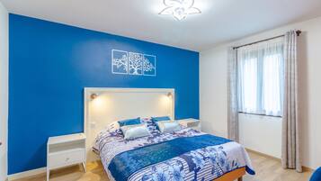 Een strijkplank/strijkijzer, wifi, beddengoed, rolstoeltoegang