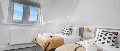 Apartment (Group Getaway – Stylish 2-Bed Cardi) | 2 bedrooms, free WiFi