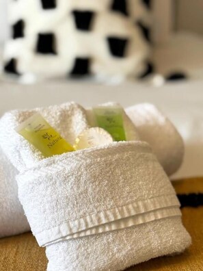 公寓 (Group Getaway – Stylish 2-Bed Cardi) | 浴室 | 卫生纸