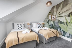 Apartment (Group Getaway – Stylish 2-Bed Cardi)