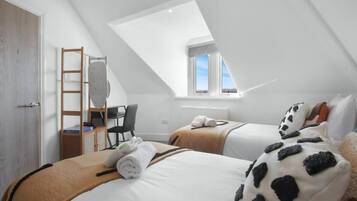 Apartment (Group Getaway – Stylish 2-Bed Cardi)