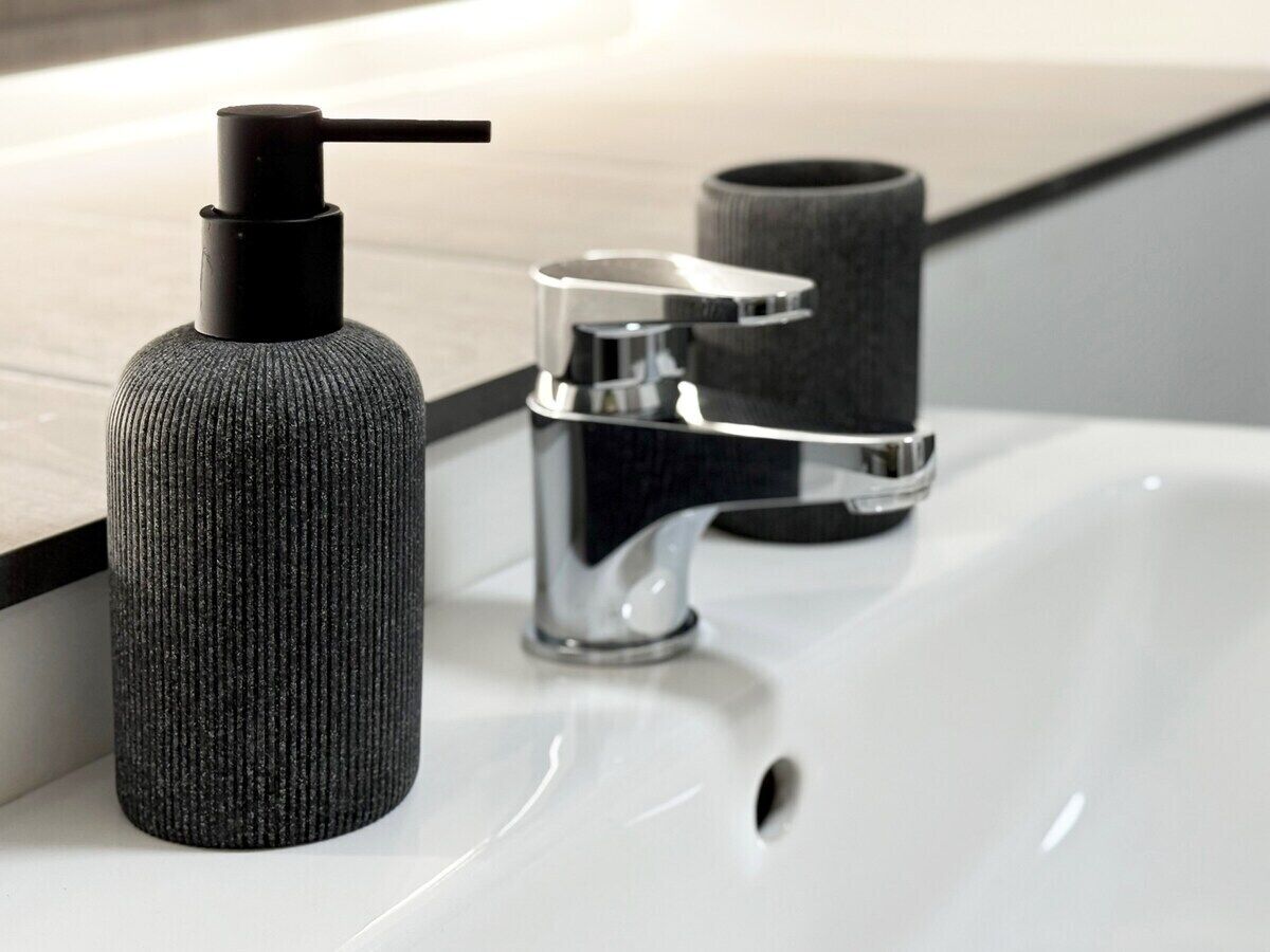 Appartement (Group Getaway – Stylish 2-Bed Cardi) | Salle de bain | Papier toilette