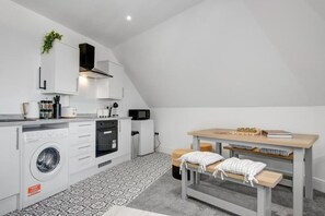 Leilighet (Group Getaway – Stylish 2-Bed Cardi) | Spiseområde