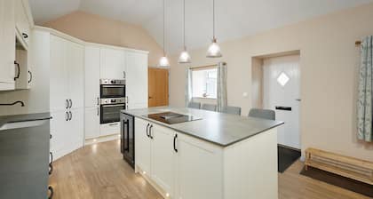 Host & Stay | The Byres