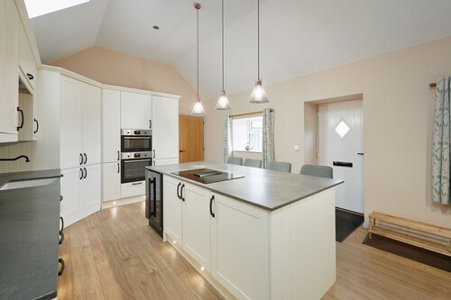 Host & Stay | The Byres