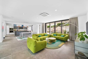 TV, stereo, offices