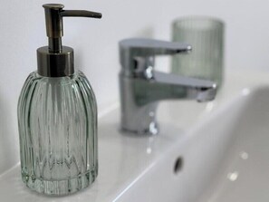 Apartment (The Cardiff Comfort – 2-Bed Apartme) | Bathroom - The Cardiff Comfort 2-bed Apartment (Cardiff)