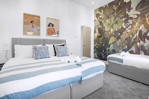 Apartment (The Family Nest – 3-Bed Apartment w) | 3 bedrooms, cots/infant beds, free WiFi - The Family Nest 3-bed Apartment With Parking (Cardiff)