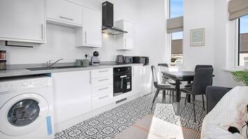 Apartment (The Family Nest – 3-Bed Apartment w) | Private kitchen