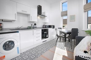 Apartment (The Family Nest – 3-Bed Apartment w) | Private kitchen | Cookware/dishes/utensils