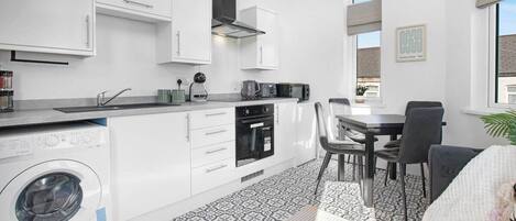 Apartment (The Family Nest – 3-Bed Apartment w) | Private kitchen | Cookware/dishes/utensils