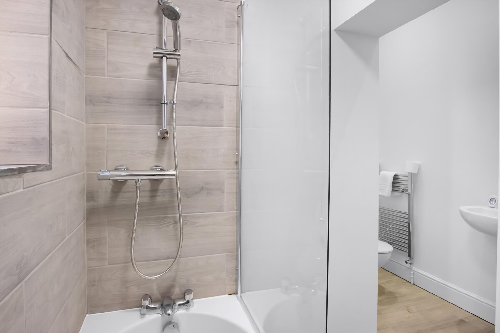 아파트 (The Family Nest – 3-Bed Apartment w) | 욕실 | 화장지