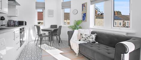 Apartment (The Family Nest – 3-Bed Apartment w) | Living room