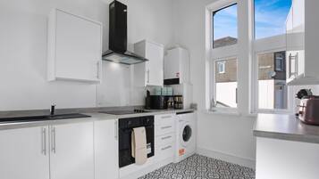 Huoneisto (Compact 1-Bed Flat for Friends & Coll) | Yksityinen keittiö