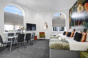 Apartment (Compact 1-Bed Flat for Friends & Coll) | Living room - Compact 1-bed Flat for Friends & Colleagues (Cardiff)