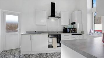 Huoneisto (Compact 1-Bed Flat for Friends & Coll) | Yksityinen keittiö