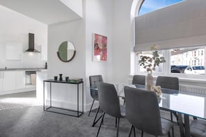Apartament (Compact 1-Bed Flat for Friends & Coll) | Servei de restauració