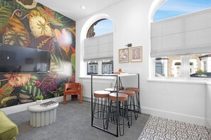 Dining - Stadium View Family & Group 3-bed Retreat (Cardiff)