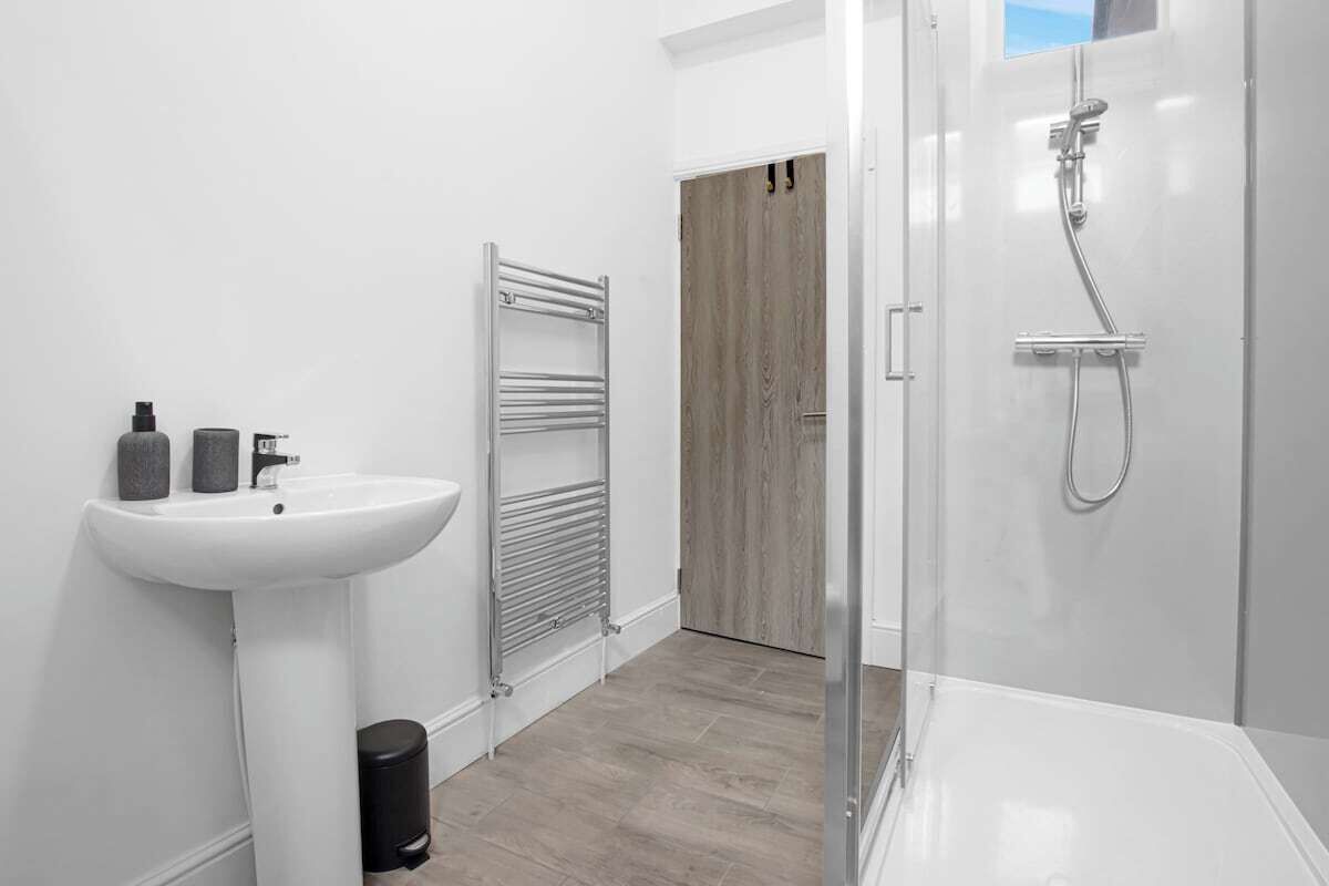 Apartment (Stadium View – Family & Group 3-Bed) | Badezimmer